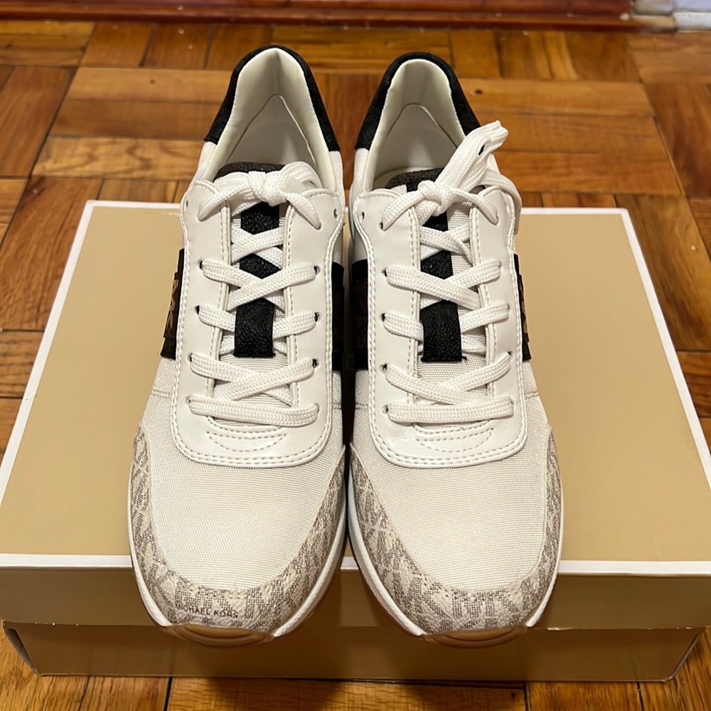 BRAND NEW MICHAEL KORS❤️